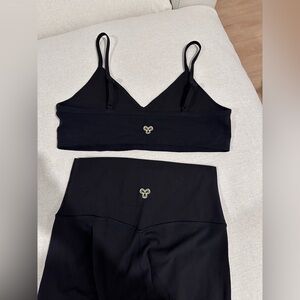 Aritzia Butter Workout Set (Leggings & Bra)